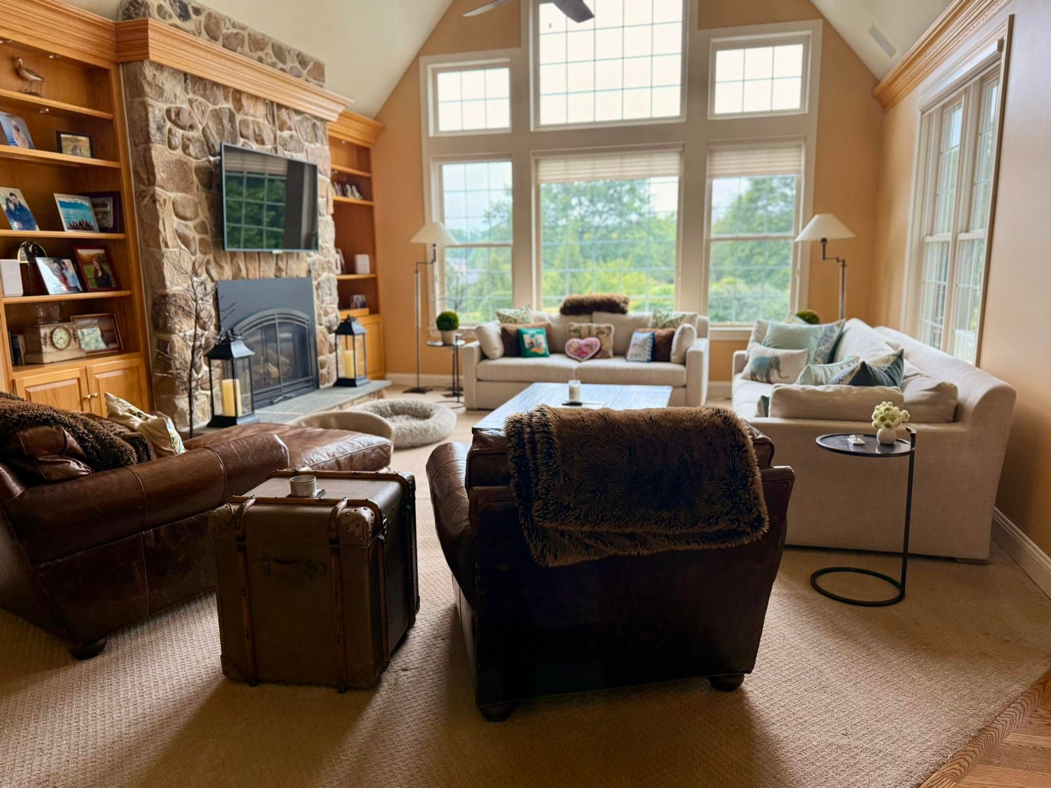 A bright, freshly cleaned empty room ready for the next move